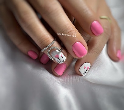 Manicure love chile